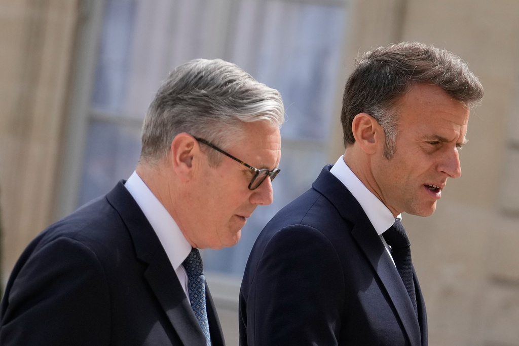 France's President Emmanuel Macron, right, welcomes British Prime Minister Keir Starmer prior to an international summit to push forward efforts to reopen the Strait of Hormuz, at the Elysee Palace, in Paris, France, Friday, April 17, 2026. (AP Photo/Michel Euler)