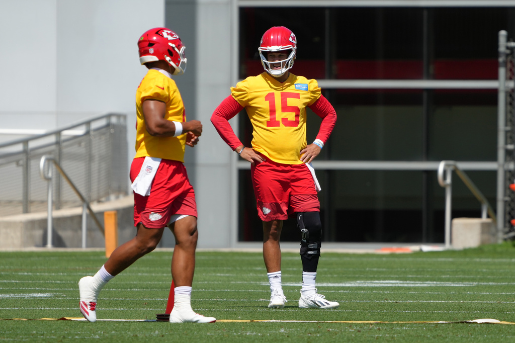 Kansas City Chiefs quarterback Patrick Mahomes (15) watches drills during the NFL football team's practice Tuesday, June 9, 2026, in Kansas City, Mo. (AP Photo/Ed Zurga)