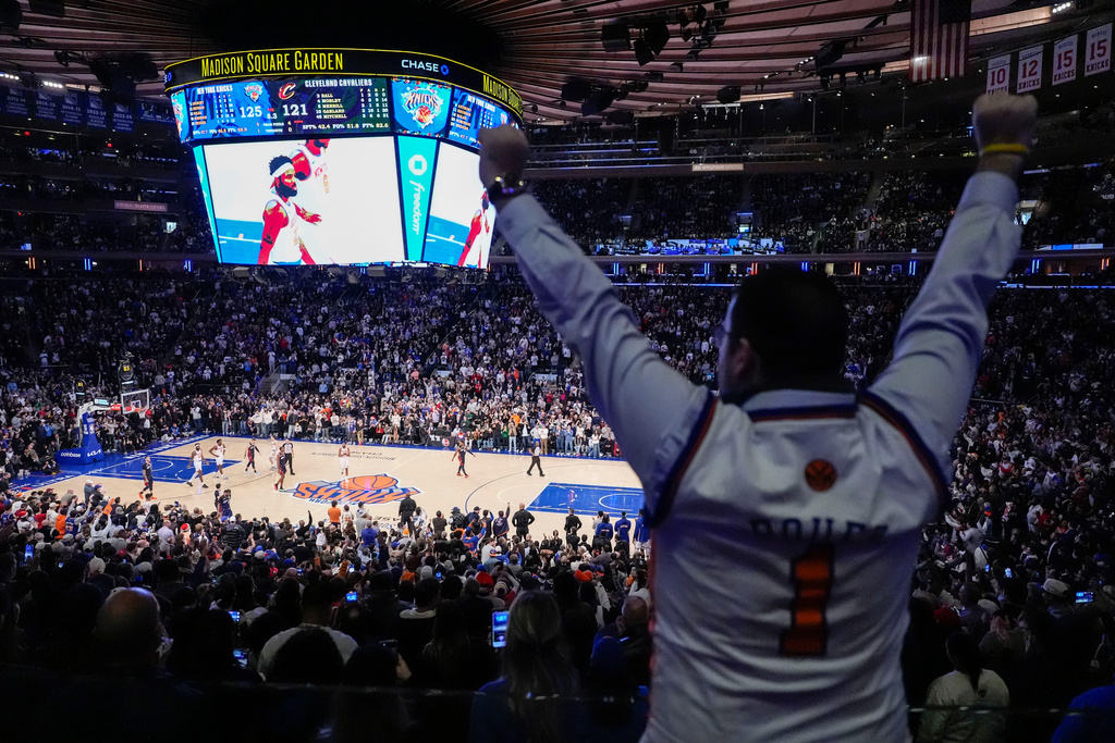 A New York Knicks fan reacts during the second half of an NBA basketball game against the Cleveland Cavaliers, Thursday, Dec. 25, 2025, in New York. (AP Photo/Yuki Iwamura)