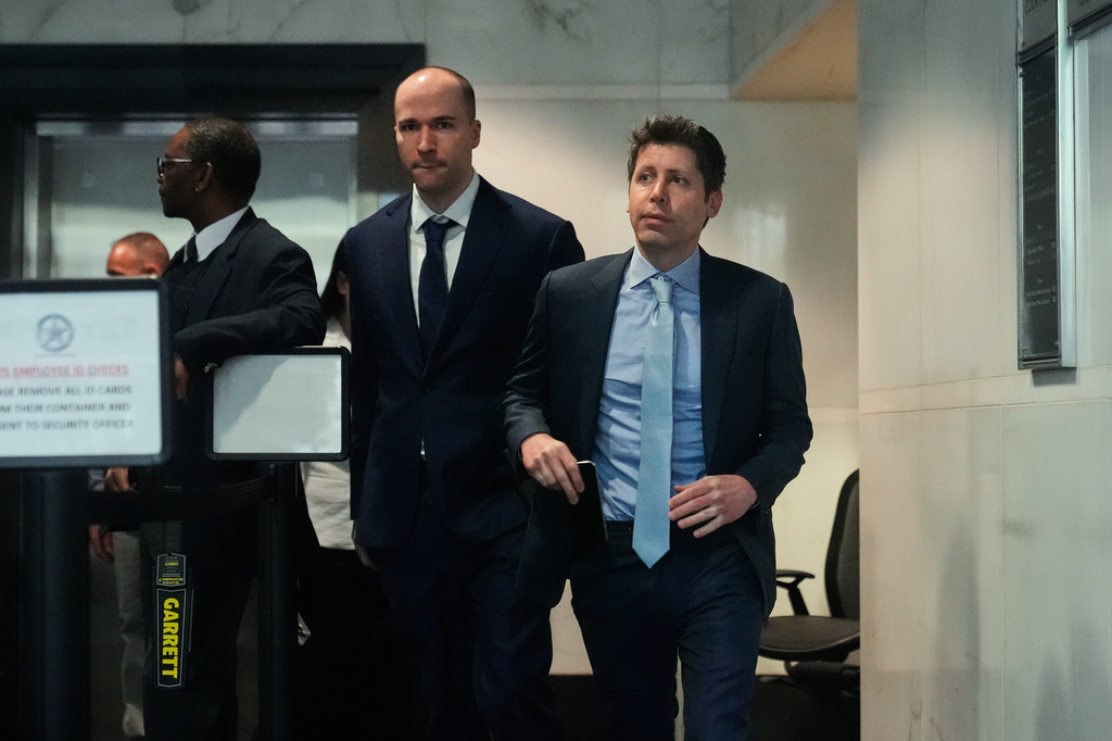 Sam Altman, right, and OpenAI president Greg Brockman, center, arrive at the U.S. District Court in Oakland, Calif., Thursday, April 30, 2026. (AP Photo/Godofredo A. Vásquez)