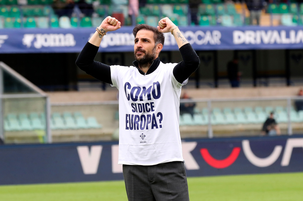 Como's coach Cesc Fabregas wears a jersey reading " Como means Europe? " as he celebrates with fans after his team clinched a berth in the UEFA competitions, at the end of the Serie A soccer match between Hellas Verona and Como, in Verona, Italy, Sunday, May 10, 2026. (Paola Garbuio/LaPresse via AP)