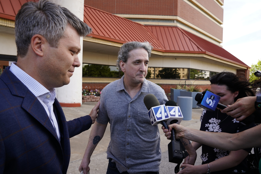 Former death row prisoner Richard Glossip, center, speaks to media after exiting a detention facility after being granted bond while awaiting retrial Thursday, May 14, 2026, in Oklahoma City. (AP Photo/Nick Oxford)