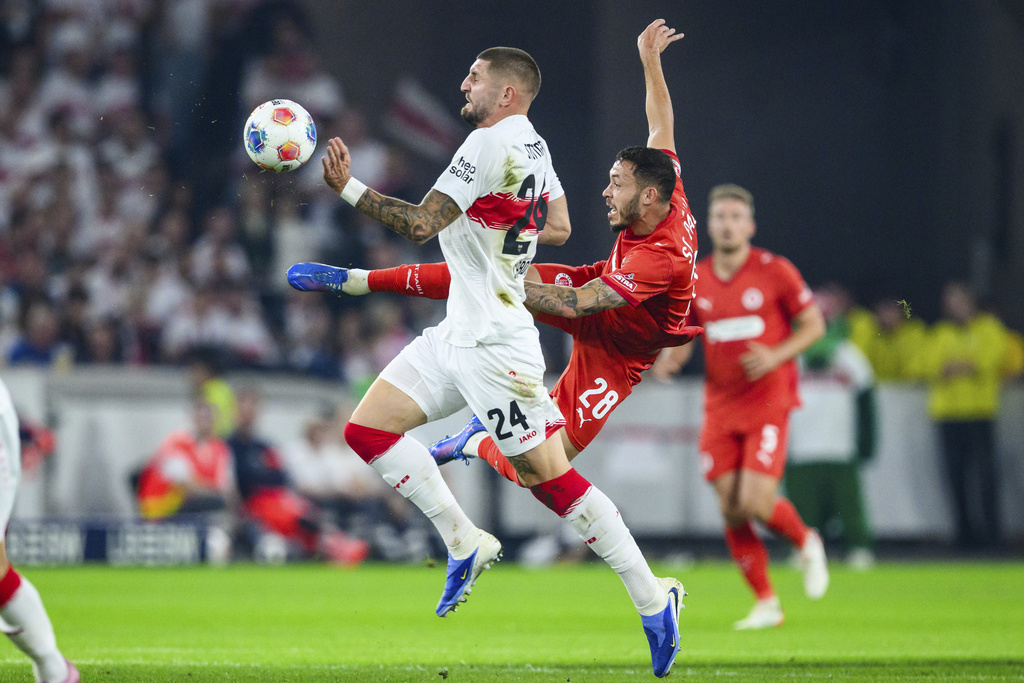 St. Pauli's Mathias Pereira Lage challenges VfB Stuttgart's Jeff Chabot, left, during the German Bundesliga soccer match between VfB Stuttgart and FC St. Pauli in Stuttgart, Germany, Friday, Sept. 19, 2025. (Tom Weller/dpa via AP)