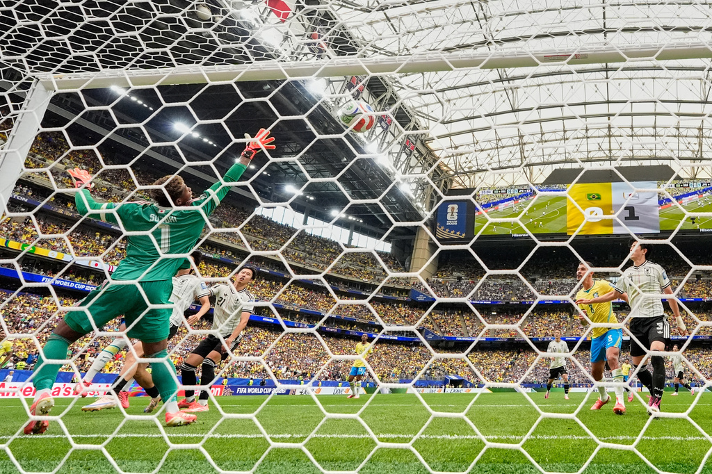 Japan goalkeeper Zion Suzuki (1) is beaten by a header from Brazil's Casemiro (5) for their first goal during the World Cup round of 32 soccer match between Brazil and Japan in Houston, Monday, June 29, 2026. (AP Photo/Ashley Landis)