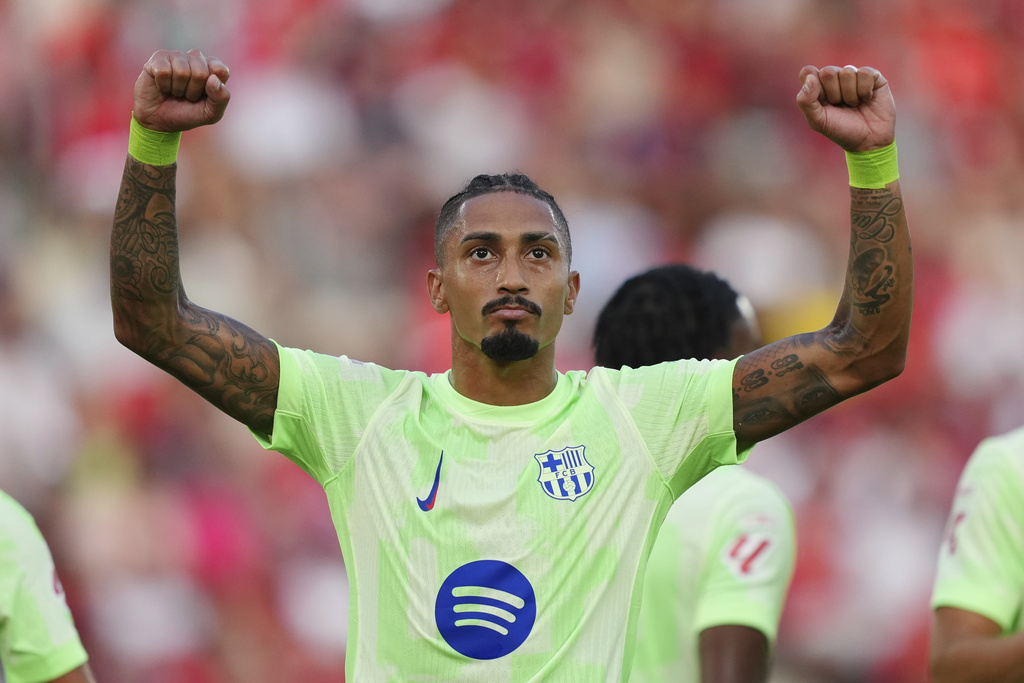 Barcelona's Raphinha celebrates after scoring during the La Liga soccer match between Mallorca and Barcelona in Mallorca, Spain, Saturday, Aug. 16, 2025. (AP Photo/Joan Mateu Parra)