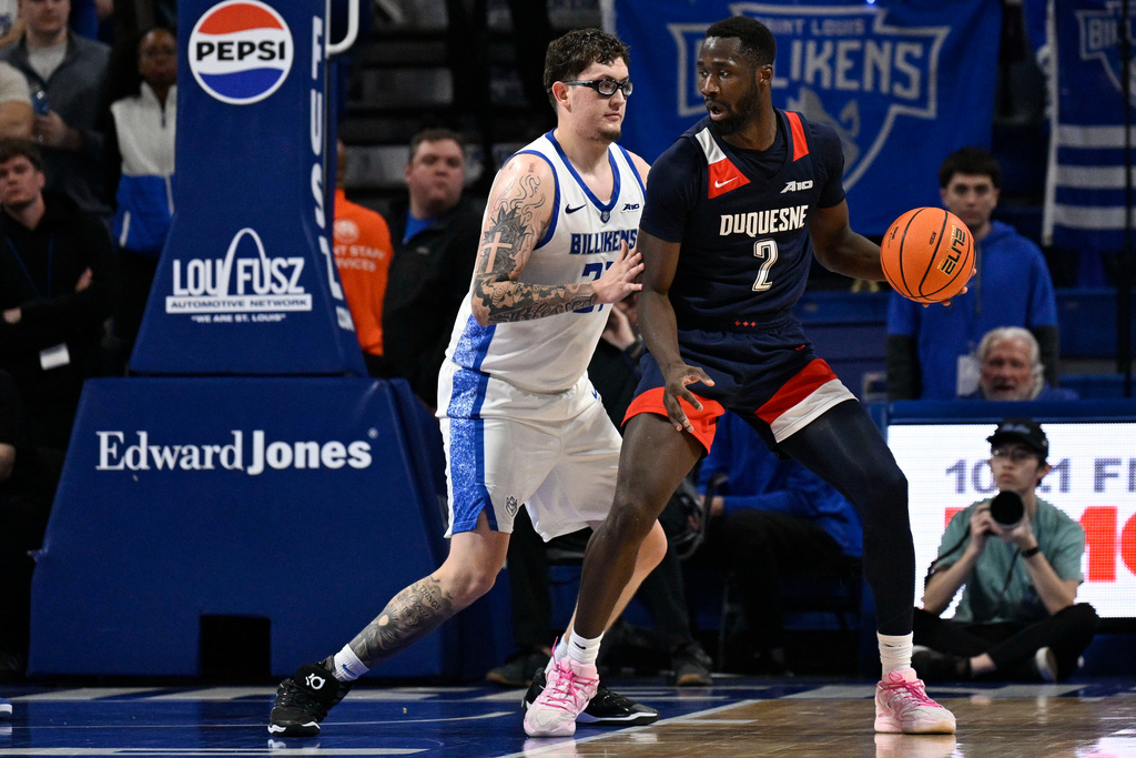 Saint Louis' Robbie Avila, left, defends the basket from Duquesne's David Dixon (2) during the second half of an NCAA college basketball game Saturday, Feb. 28, 2026, in St. Louis. (AP Photo/Jeff Le)