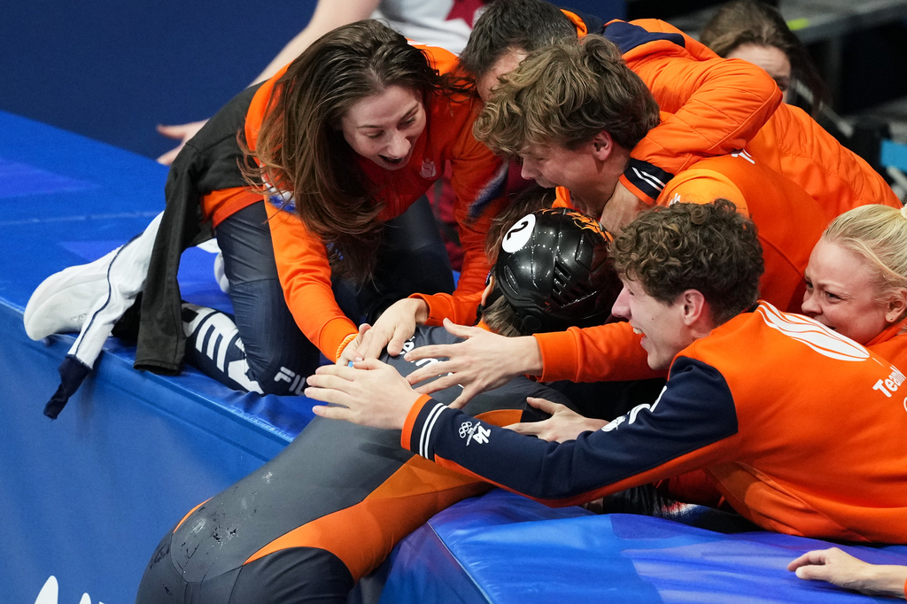 Gold medalist Jens van 't Wout of the Netherlands celebrates after the short track speed skating men's 1500m final at the 2026 Winter Olympics, in Milan, Italy, Saturday, Feb. 14, 2026. (AP Photo/Francisco Seco)