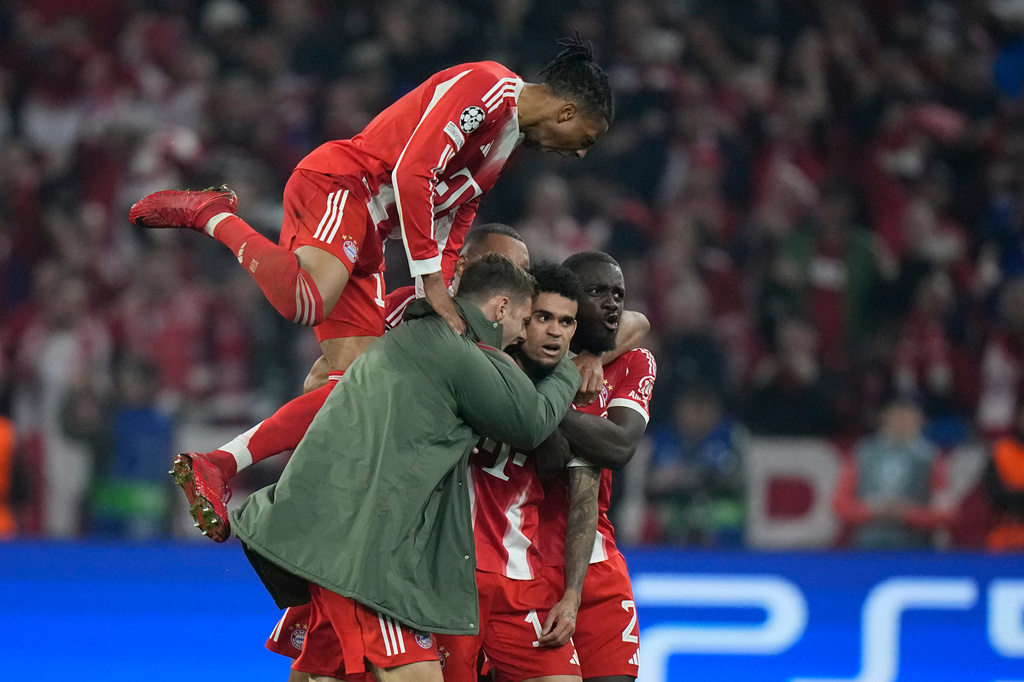 Bayern's Luis Diaz, center, celebrates with his teammates after scoring his side's third goal during the Champions League quarterfinal second leg soccer match between Bayern Munich and Real Madrid in Munich, Germany, Wednesday, April 15, 2026. (AP Photo/Matthias Schrader)