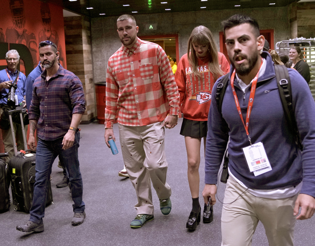 FILE - Kansas City Chiefs tight end Travis Kelce, center left, and singer Taylor Swift leave Arrowhead stadium after an NFL football game between the Chiefs and the Los Angeles Chargers in Kansas City, Mo., Oct. 22, 2023. (AP Photo/Charlie Riedel, File)