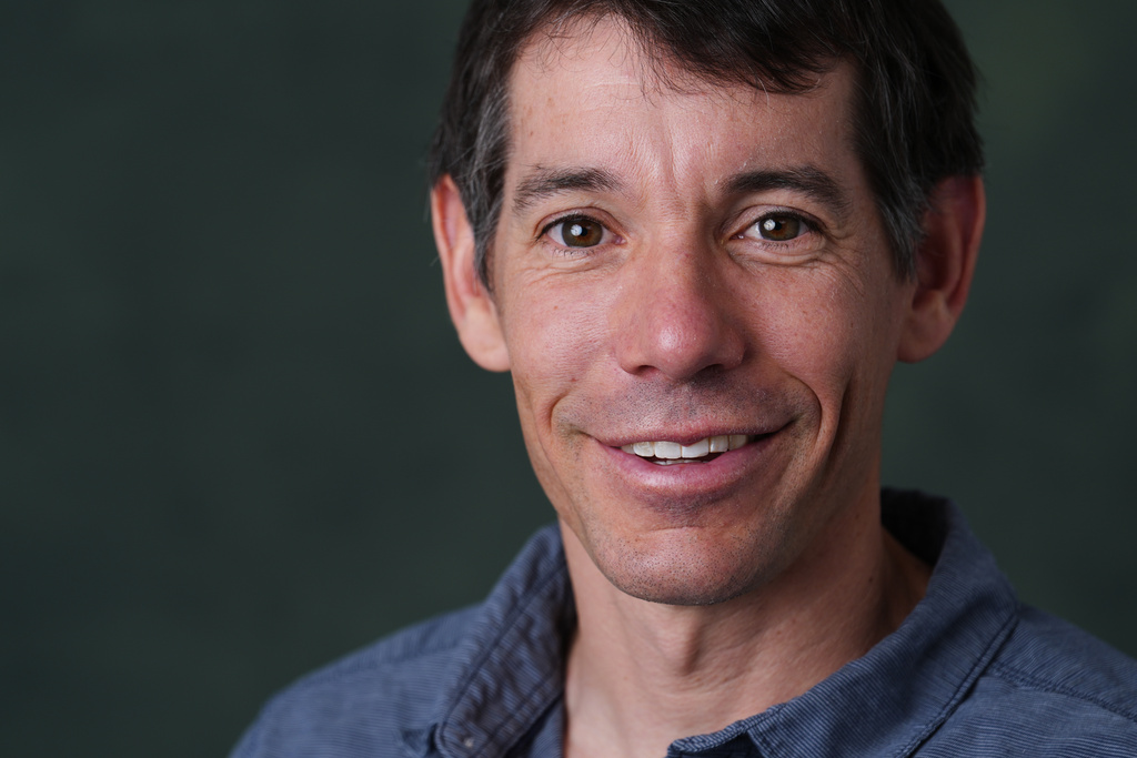 Professional climber Alex Honnold poses, Tuesday, Oct. 21, 2025, in Los Angeles. (AP Photo/Marcio Jose Sanchez)