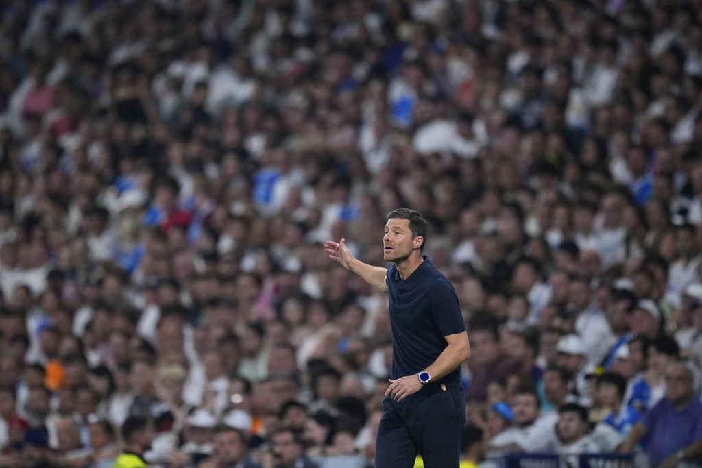 Real Madrid's head coach Xabi Alonso reacts during the La Liga soccer match between Real Madrid and Osasuna in Madrid, Spain, Tuesday, Aug. 19, 2025. (AP Photo/Manu Fernandez)