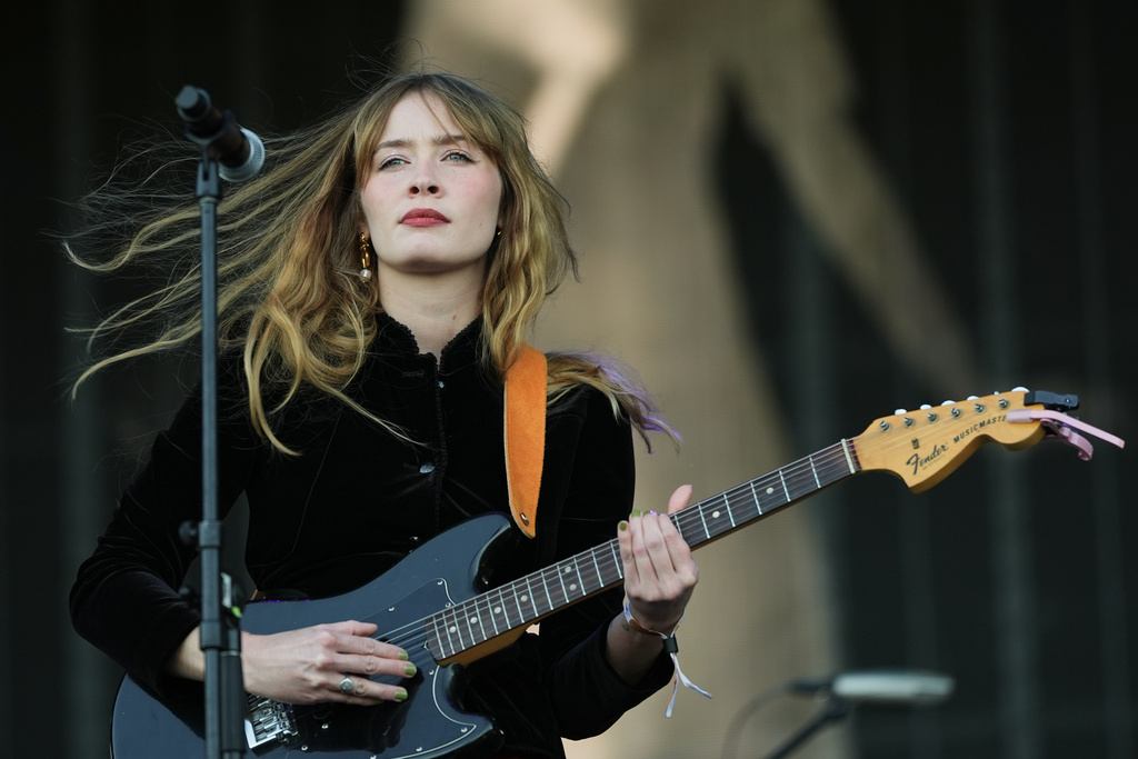 Singer and songwriter Alexandra Savior performs during the Corona Capital music festival in Mexico City, Sunday, Nov. 16, 2025. (AP Photo/Claudia Rosel)