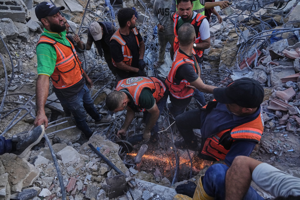 Palestinian civil defense crews search for bodies and survivors in the rubble of a collapsed building that housed displaced Palestinians and was heavily damaged during the Israel-Hamas war, in Gaza City, Wednesday, Sept. 16, 2026. (AP Photo/Jehad Alshrafi)