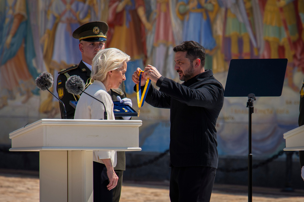 Ukrainian President Volodymyr Zelenskyy, right, awards European Commission President Ursula von der Leyen in Kyiv, Ukraine, Wednesday, July 15, 2026. (AP Photo/Dan Bashakov)