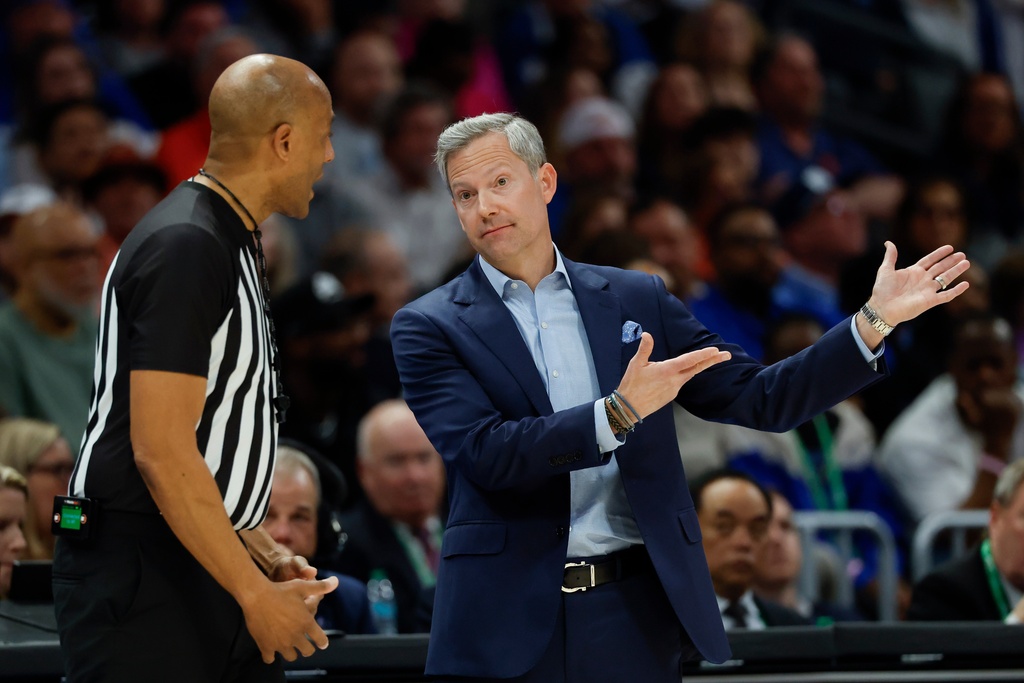 Virginia head coach Ryan Odom, right, argues a call during the first half of an NCAA college basketball game against Duke in the championship of the Atlantic Coast Conference tournament in Charlotte, N.C., Saturday, March 14, 2026. (AP Photo/Nell Redmond)