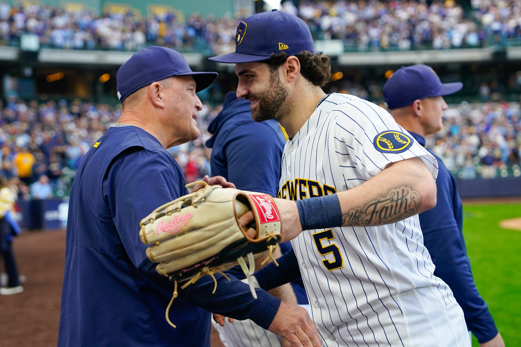 Milwaukee Brewers center fielder Garrett Mitchell (5) shakes hands with manager Pat Murphy, left, after a baseball game against the St. Louis Cardinals, Sunday, Sept. 27, 2026, in Milwaukee. (AP Photo/Kayla Wolf)