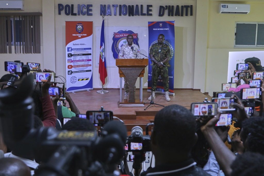 Haitian National Police spokesperson Michel-Ange Louis Jeune and Kenyan police spokesperson Jack Ombaka, right, hold a press conference at the police headquarters in Port-au-Prince, Haiti, Tuesday, Aug. 26, 2025.(AP Photo/Odelyn Joseph)