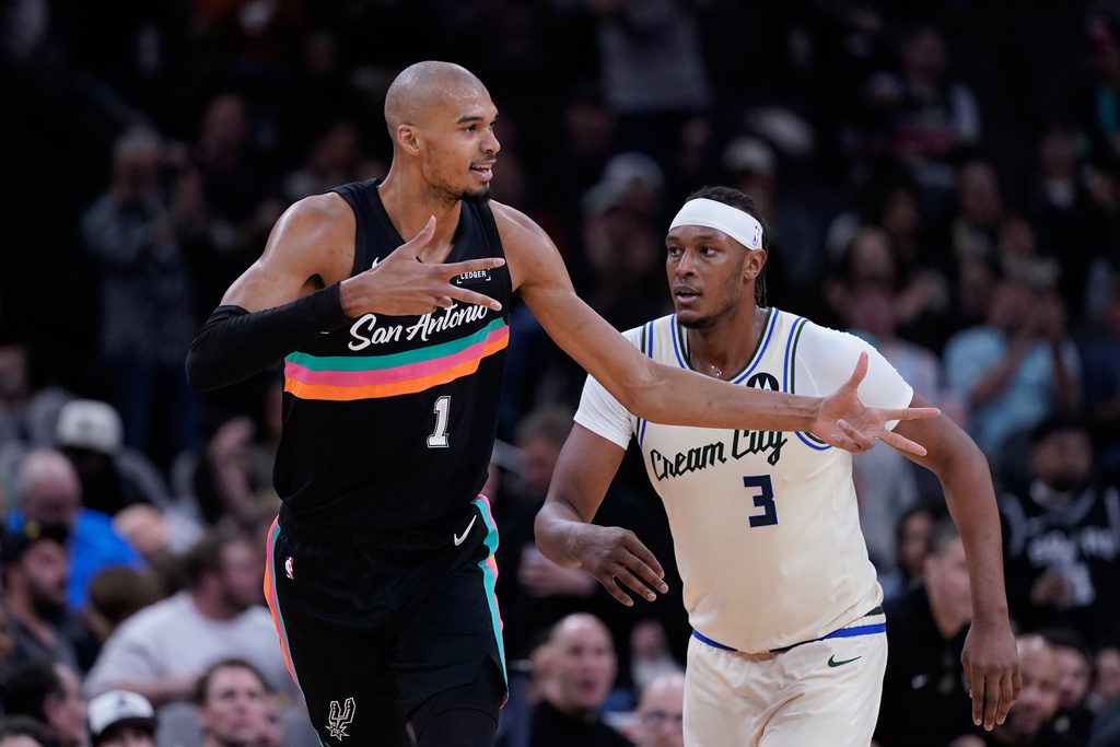 San Antonio Spurs forward Victor Wembanyama (1) celebrates a score in front of Milwaukee Bucks center Myles Turner (3) during the second half of an NBA basketball game in San Antonio, Thursday, Jan. 15, 2026. (AP Photo/Eric Gay)