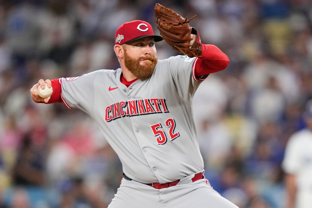Cincinnati Reds starting pitcher Zack Littell throws to a Los Angeles Dodgers batter during the second inning in Game 2 of the National League Wild Card baseball playoff series Wednesday, Oct. 1, 2025, in Los Angeles. (AP Photo/Mark J. Terrill)