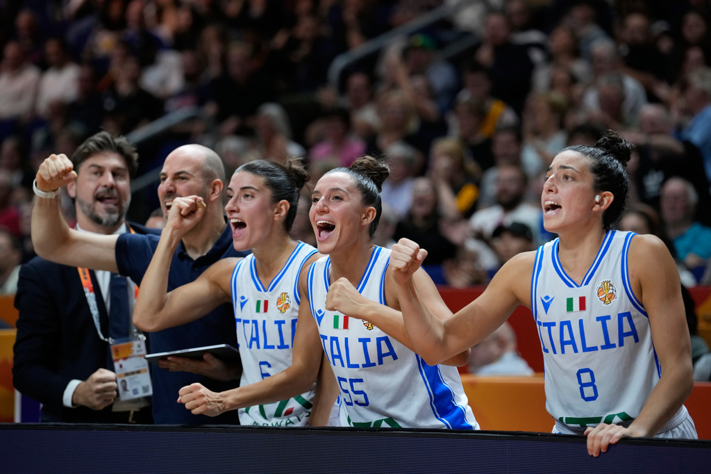 Italian players reactduring the Women's Basketball World Cup match between the United States and Italy in Berlin, Sunday, Sept. 6, 2026. (AP Photo/Ebrahim Noroozi)