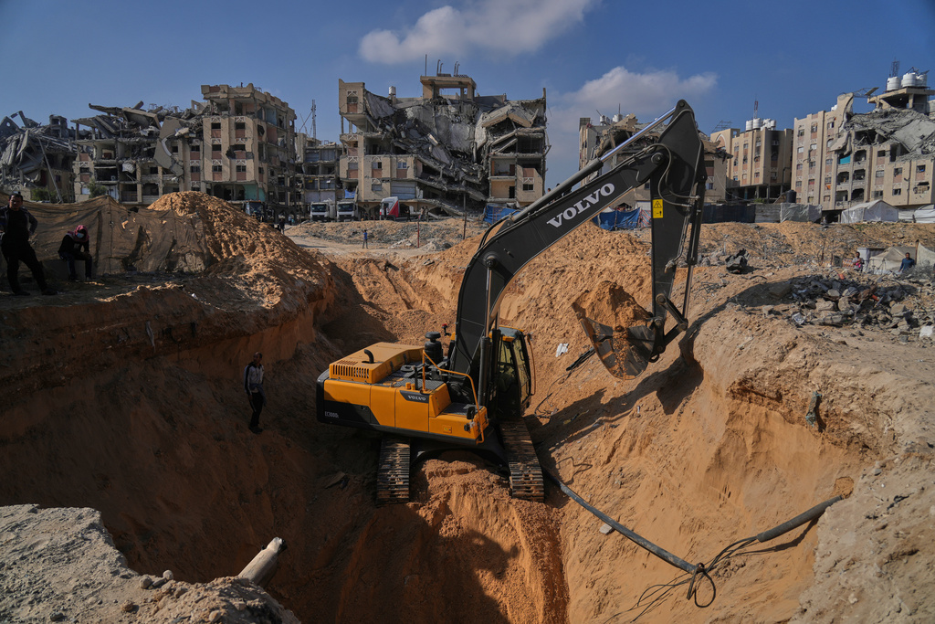 Egyptian machinery and workers search for the bodies of hostages in Hamad City, Khan Younis, in the southern Gaza Strip, Tuesday, Oct. 28, 2025. (AP Photo/Abdel Kareem Hana)