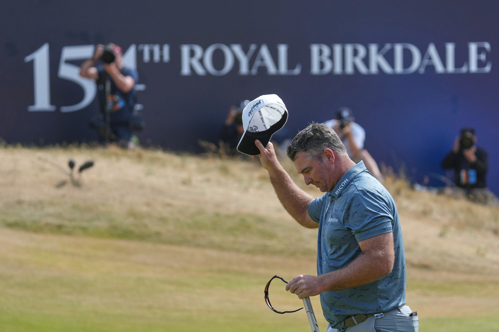 Ryan Fox of New Zealand acknowledges the crowd on the 188th green after completing his third round during the third day of the British Open Golf championships at Royal Birkdale golf club, in Southport, England, Saturday, July 18, 2026. (AP Photo/Jon Super)