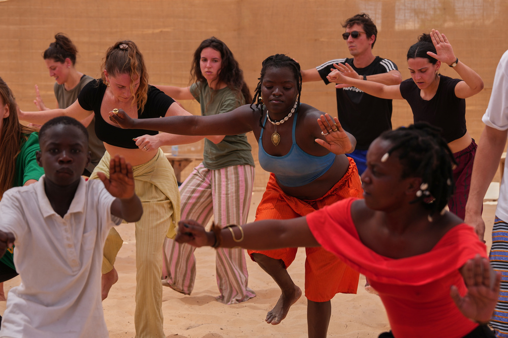 People attend a dance workshop at the Biennale of Dance in Africa, held at Ecole des Sables in Toubab Dialaw, Senegal, Saturday, May 2, 2026. (AP Photo/Misper Apawu)