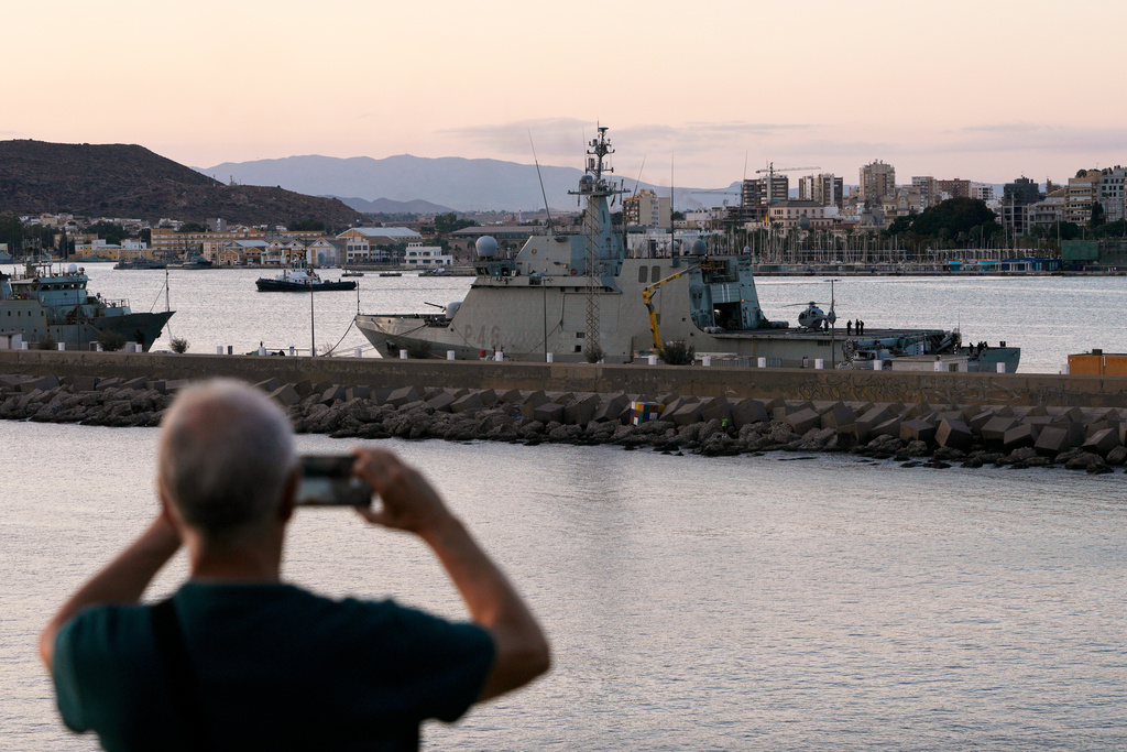 The Spanish navy ship Furor sets sail from the port of Cartagena to the eastern Mediterranean, where the humanitarian aid flotilla bound for Gaza is located, to assist it if necessary or carry out a rescue in the event of an attack, in Murcia, Spain, Thursday, Sept. 25, 2025. (AP Photo/Alfonso Duran)