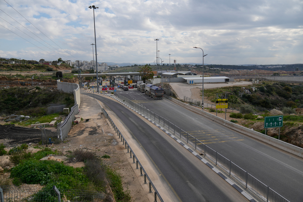 An Israeli checkpoint between Israel and the West Bank near the West Bank village of Nilin, Monday, Jan. 19, 2026. (AP Photo/Nasser Nasser)