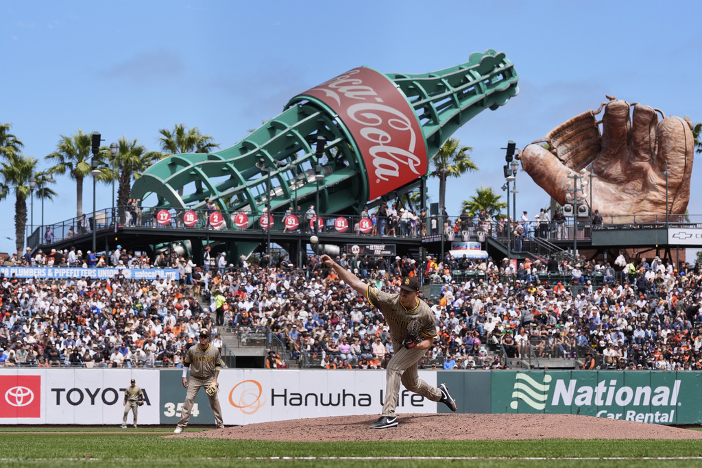 San Diego Padres' Nick Pivetta, center, pitches to a San Francisco Giants batter during the fourth inning of a baseball game, Wednesday, Aug. 13, 2025, in San Francisco. (AP Photo/Godofredo A. Vásquez)