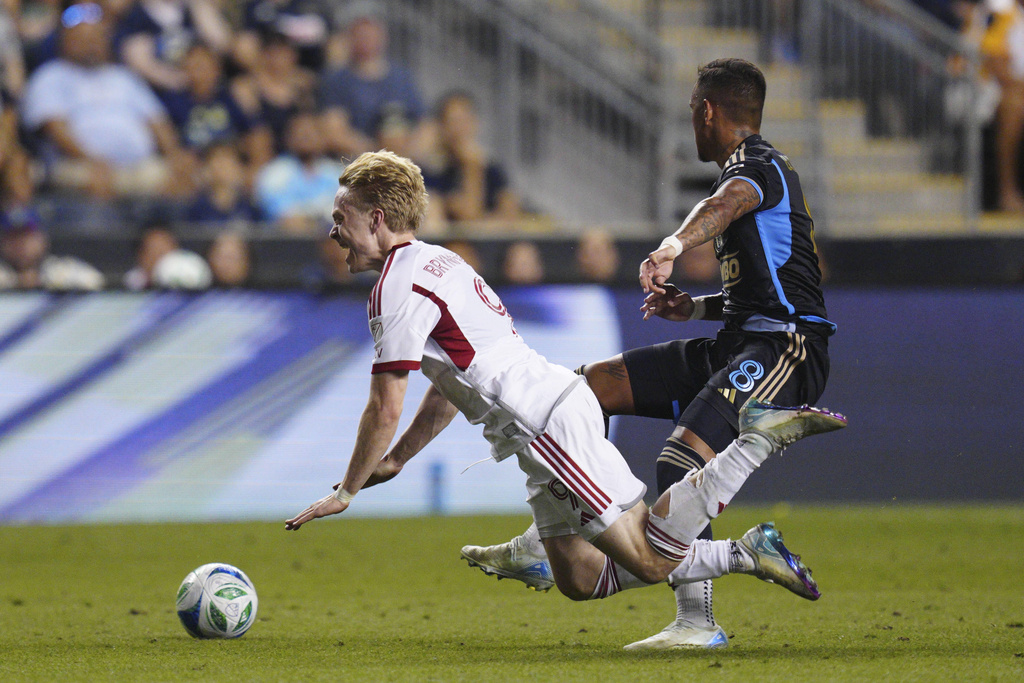 Toronto FC's Ola Brynhildsen, left, falls as he is pressured by Philadelphia Union's Jesús Bueno (8) during the second half of an MLS soccer match, Saturday, Aug. 9, 2025, in Chester, Pa. (AP Photo/Derik Hamilton)