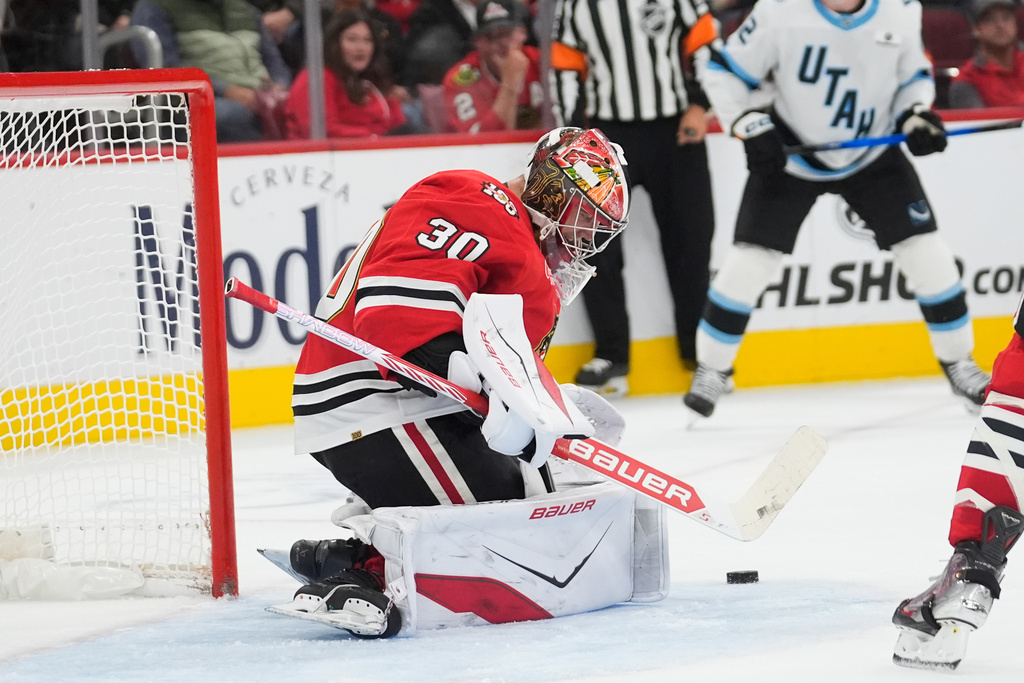 Chicago Blackhawks goaltender Spencer Knight (30) makes a save against he Utah Mammoth during the second period of an NHL hockey game Monday, Oct. 13, 2025, in Chicago. (AP Photo/Erin Hooley)