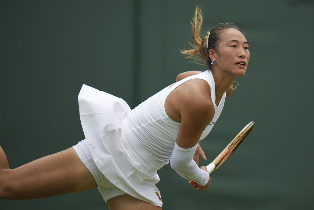 Zheng Qinwen of China serves to Katerina Siniakova of the Czech Republic in a first round women's singles match at the Wimbledon Tennis Championships in London, Tuesday, July 1, 2025. (AP Photo/Alastair Grant)