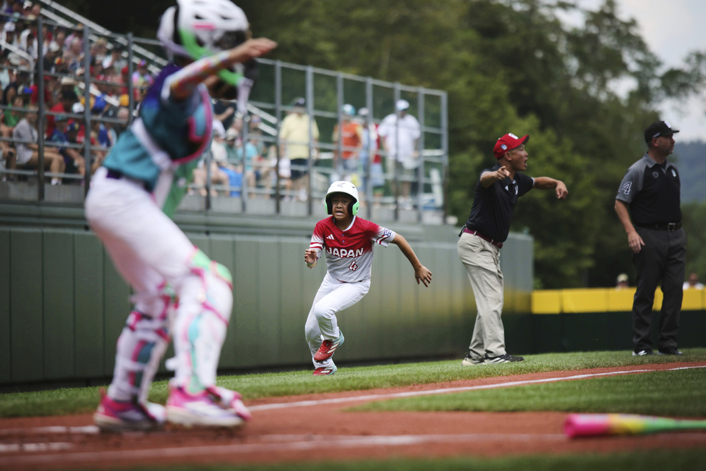 Japan's Yuki Kubota rounds third base against the Czech Republic during a Little League World Series baseball game in South Williamsport, Pa., Aug. 14, 2025. (AP Photo/Jared Freed)