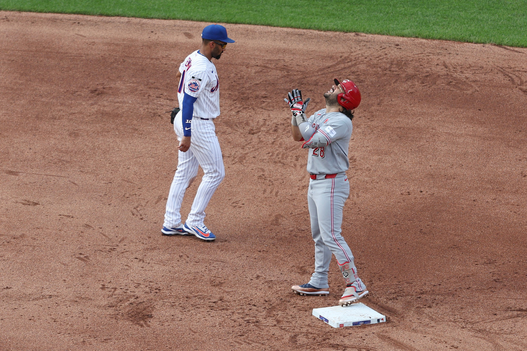 Cincinnati Reds' Eugenio Suárez (28) reacts after hitting a double during the fifth inning of a baseball game against the New York Mets, Monday, May 25, 2026, in New York. (AP Photo/Heather Khalifa)
