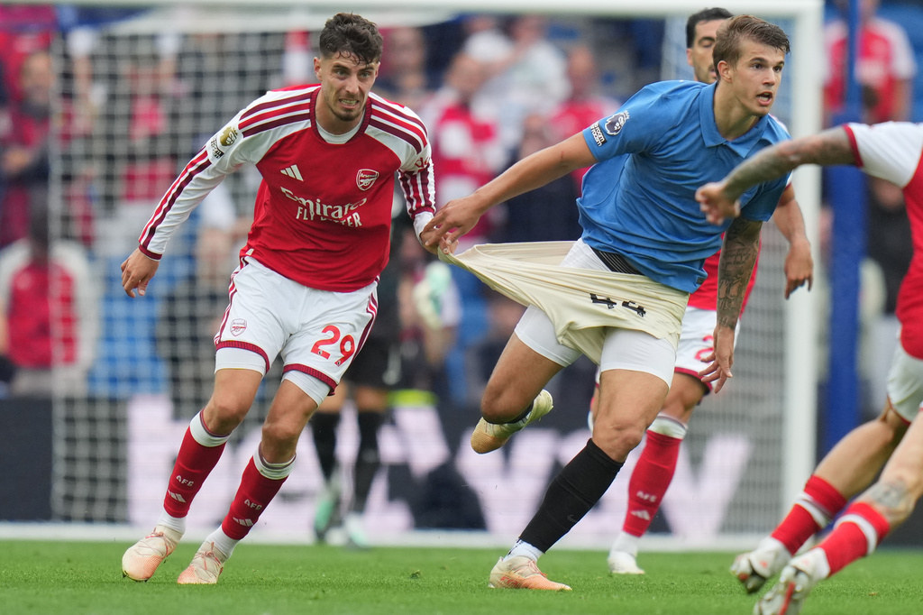 Arsenal's Kai Havertz pulls Brighton's Luka Vuskovic during the English Premier League soccer match between Brighton & Hove Albion and Arsenal in Brighton, England, Saturday, Sept. 19, 2026. (AP Photo/Kin Cheung)