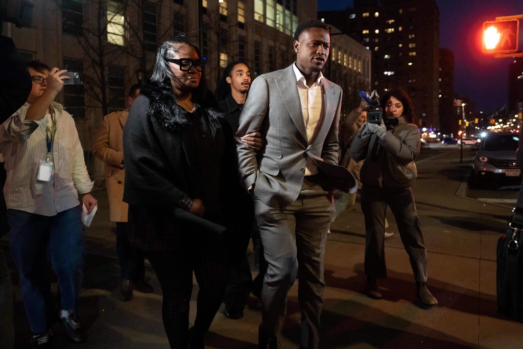 Miami Heat's Terry Rozier, right, leaves Brooklyn federal court, Monday, Dec. 8, 2025, in New York. (AP Photo/Yuki Iwamura)