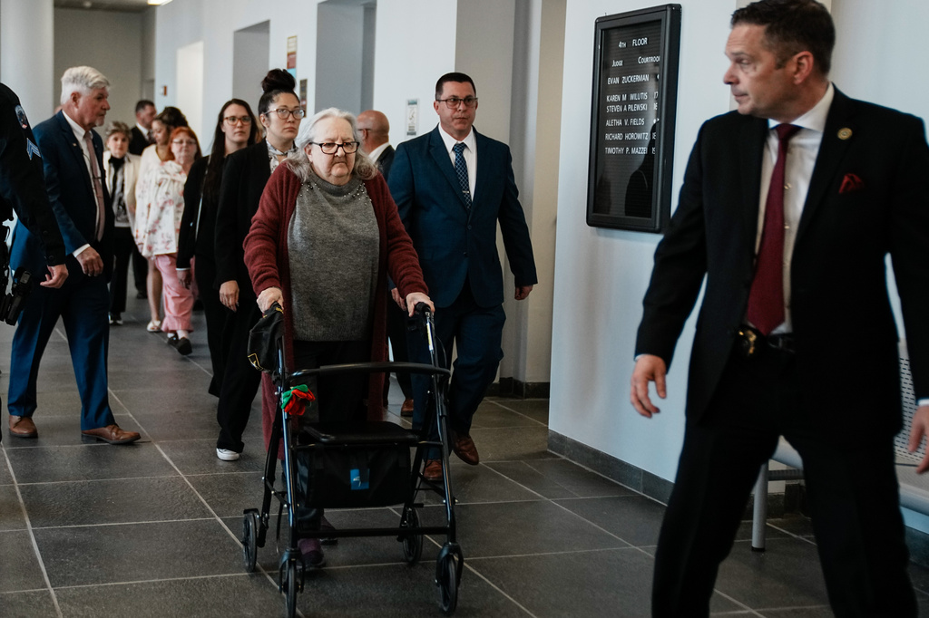 Elizabeth Baczkiel, mother of victim Jessica Taylor, walks to the courtroom as Rex Heuermann, accused in Long Island's infamous Gilgo Beach serial killings, is expected to plead guilty, Wednesday, April 8, 2026, at Suffolk County Court in Riverhead, N.Y. (AP Photo/Eduardo Munoz Alvarez)