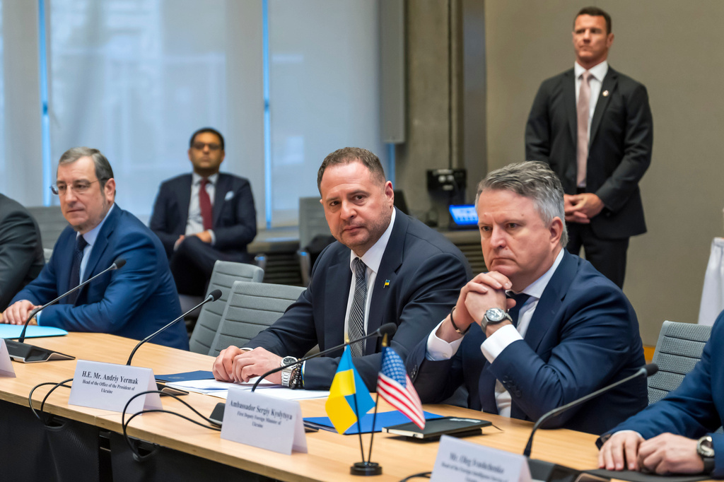 Head of the Office of the President of Ukraine Andriy Yermak, center, at the beginning of talks with the U.S. delegation at the U.S. Mission to International Organizations in Geneva, Switzerland, Sunday, Nov. 23, 2025. (Martial Trezzini/Keystone via AP)