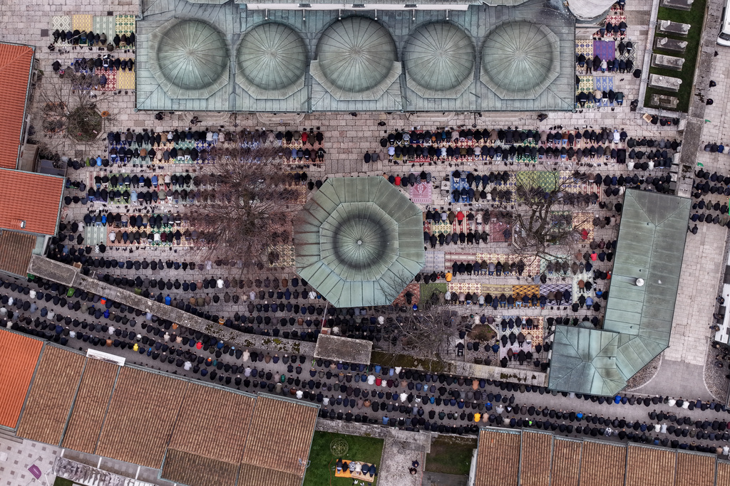An aerial view of Bosnian Muslims praying during Eid al-Fitr, which marks the end of the holy fasting month of Ramadan in Gazi Husrev-beg Mosque in Sarajevo, Bosnia, Friday, March 20, 2026. (AP Photo/Armin Durgut)
