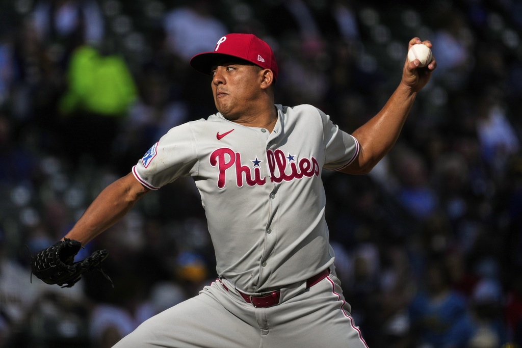 Philadelphia Phillies' Ranger Suarez throws during the sixth inning of a baseball game against the Milwaukee Brewers Thursday, Sept. 4, 2025, in Milwaukee. (AP Photo/Morry Gash)