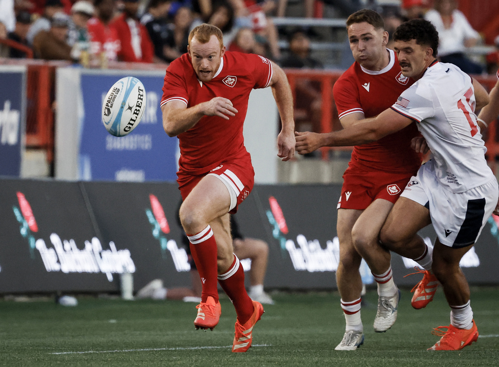United States' Erich Storti, right, tries to get to Canada's Noah Flesch, left, before Flesch scores a try during second-half Pacific Nations Cup rugby match action in Calgary, Alberta, Friday, Aug. 22, 2025. (Jeff McIntosh/The Canadian Press via AP)