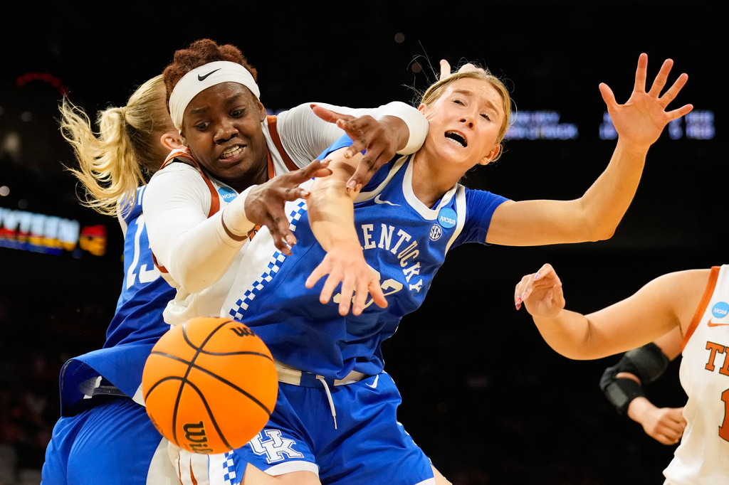 Kentucky forward Amelia Hassett takes an elbow to the face as she competes for control of the ball against Texas center Kyla Oldacre, left, in the second half in the Sweet 16 of the NCAA college basketball tournament, Saturday, March 28, 2026, in Fort Worth, Texas. (AP Photo/Tony Gutierrez)