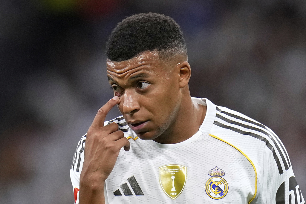 Real Madrid's Kylian Mbappe gestures during the Spanish La Liga soccer match between Real Madrid and Mallorca in Madrid, Saturday, Aug. 30, 2025. (AP Photo/Manu Fernandez)