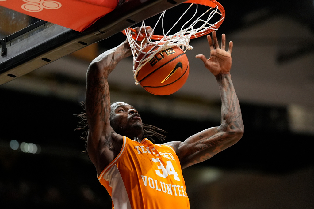 Tennessee forward Felix Okpara (34) dunks the ball during the first half of an NCAA college basketball game against Vanderbilt, Saturday, Feb. 21, 2026, in Nashville, Tenn. (AP Photo/George Walker IV)