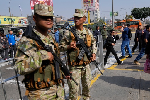 Pedestrians walk past soldiers standing guard in Lima, Peru, Wednesday, Oct. 22, 2025, after President Jose Jeri declared a state of emergency. (AP Photo/Martin Mejia) Pedestrians walk past soldiers standing guard in Lima, Peru, Wednesday, Oct. 22, 2025, after President Jose Jeri declared a state of emergency. (AP Photo/Martin Mejia)
