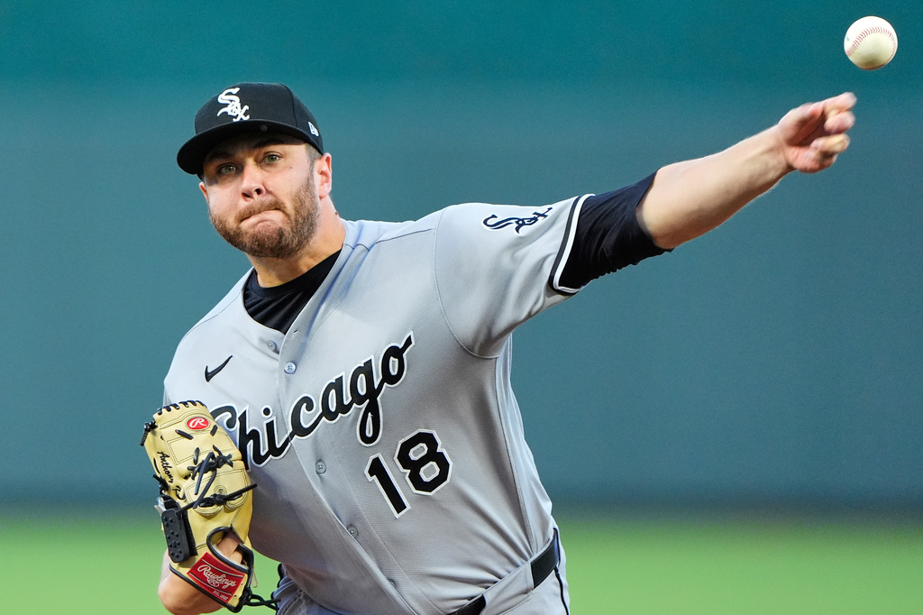 Chicago White Sox starting pitcher Anthony Kay throws during the first inning of a baseball game against the Kansas City Royals, Tuesday, Sept. 22, 2026, in Kansas City, Mo. (AP Photo/Charlie Riedel)