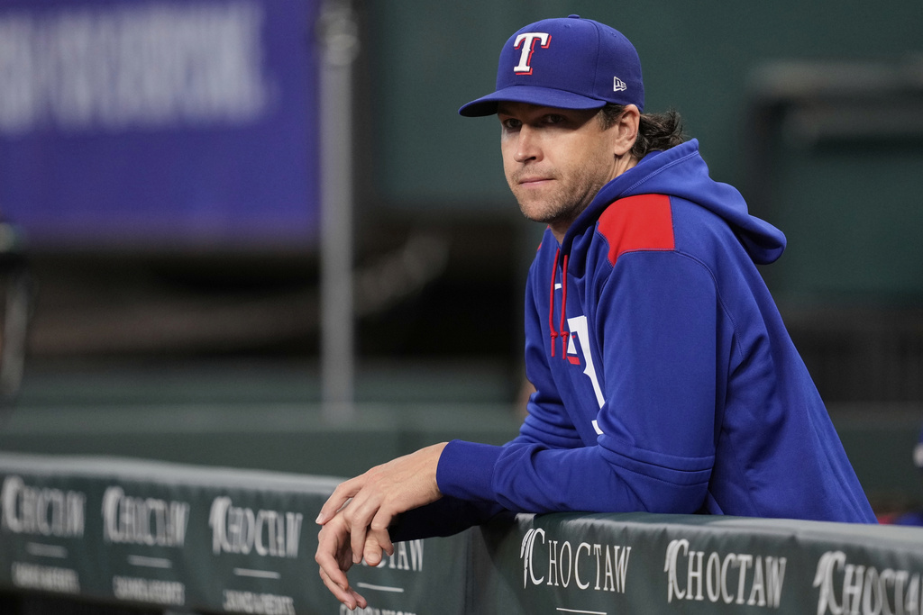 Texas Rangers starting pitcher Jacob deGrom stands in the dugout before a baseball game against the Cleveland Guardians Saturday, Aug. 23, 2025, in Arlington, Texas. (AP Photo/Tony Gutierrez)