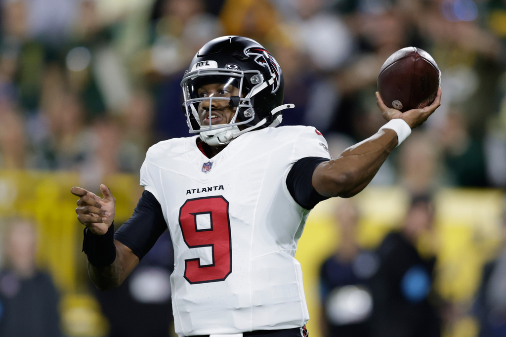 Atlanta Falcons' Michael Penix Jr. throws during the first half of an NFL football game against the Green Bay Packers in Green Bay, Wis., Thursday, Sept. 24, 2026. (AP Photo/Matt Ludtke)