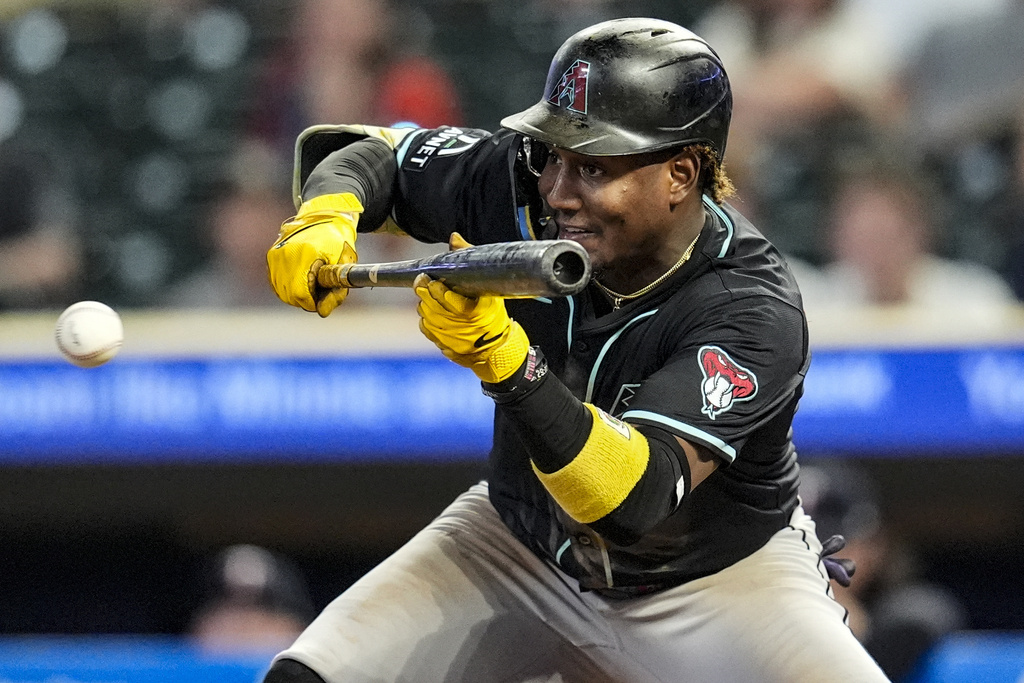 Arizona Diamondbacks' Geraldo Perdomo (2) bunts in the 10th inning of a baseball game against the Minnesota Twins, Saturday, Sept. 13, 2025, in Minneapolis. (AP Photo/Mike Stewart)